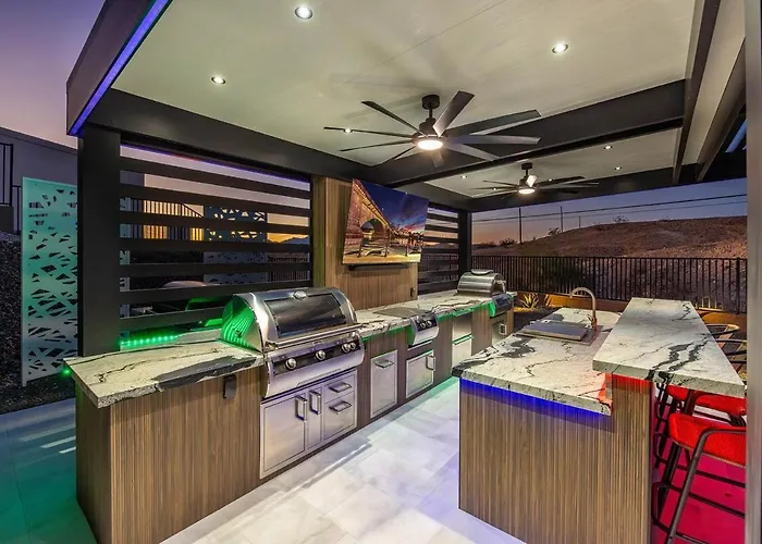 Modern Havasu Escape Luxury Pool And Gourmet Grill With Fire Pit * Lake Havasu City