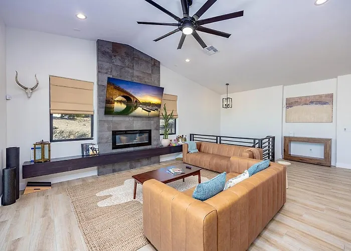 Modern Havasu Escape Luxury Pool And Gourmet Grill With Fire Pit *