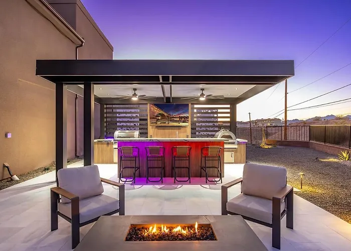 Modern Havasu Escape Luxury Pool And Gourmet Grill With Fire Pit * Lake Havasu City