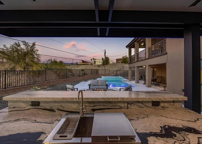 Modern Havasu Escape Luxury Pool And Gourmet Grill With Fire Pit *