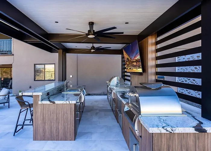 Modern Havasu Escape Luxury Pool And Gourmet Grill With Fire Pit *