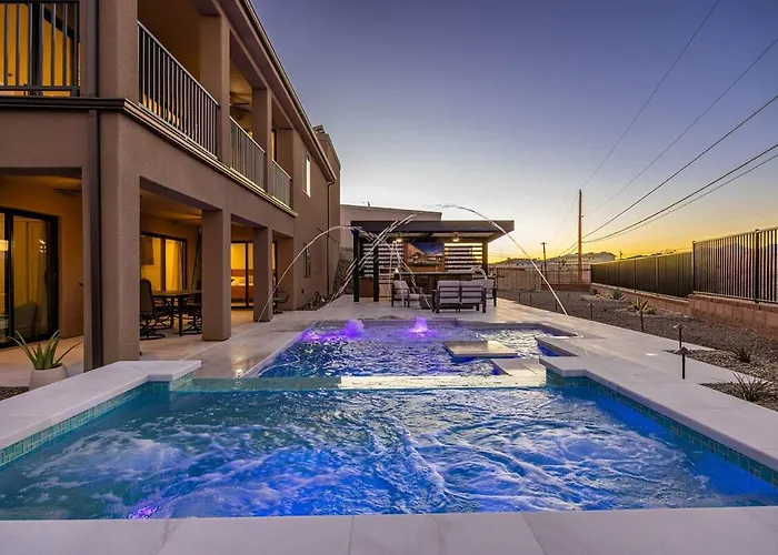 Modern Havasu Escape Luxury Pool And Gourmet Grill With Fire Pit * Lake Havasu City
