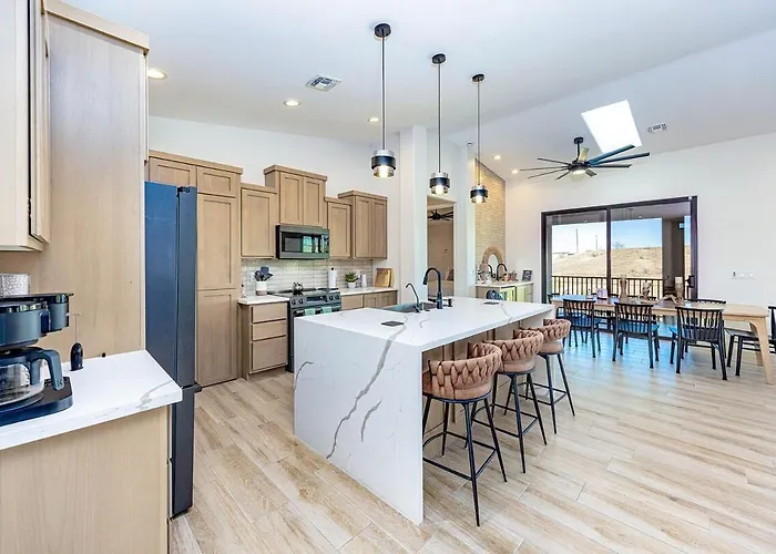 Modern Havasu Escape Luxury Pool And Gourmet Grill With Fire Pit Lake Havasu City
