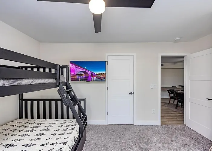 Modern Havasu Escape Luxury Pool And Gourmet Grill With Fire Pit *