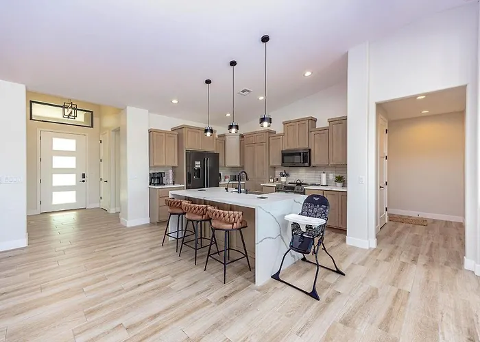 Modern Havasu Escape Luxury Pool And Gourmet Grill With Fire Pit Lake Havasu City