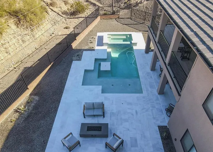 Modern Havasu Escape Luxury Pool And Gourmet Grill With Fire Pit Lake Havasu City