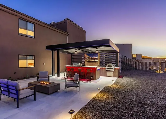 Modern Havasu Escape Luxury Pool And Gourmet Grill With Fire Pit Lake Havasu City