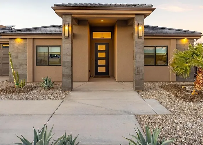 Modern Havasu Escape Luxury Pool And Gourmet Grill With Fire Pit *