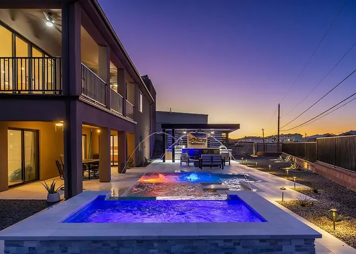 Modern Havasu Escape Luxury Pool And Gourmet Grill With Fire Pit Ferienhaus