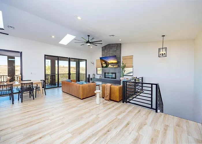 Modern Havasu Escape Luxury Pool And Gourmet Grill With Fire Pit Ferienhaus Lake Havasu City