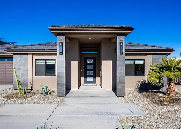 Modern Havasu Escape Luxury Pool And Gourmet Grill With Fire Pit Lake Havasu City