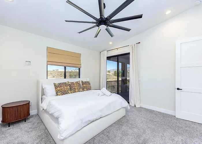 Modern Havasu Escape Luxury Pool And Gourmet Grill With Fire Pit Ferienhaus