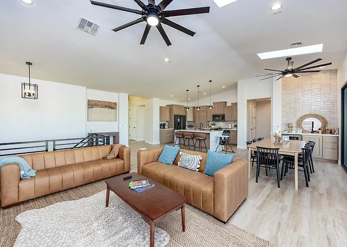 Modern Havasu Escape Luxury Pool And Gourmet Grill With Fire Pit Ferienhaus *