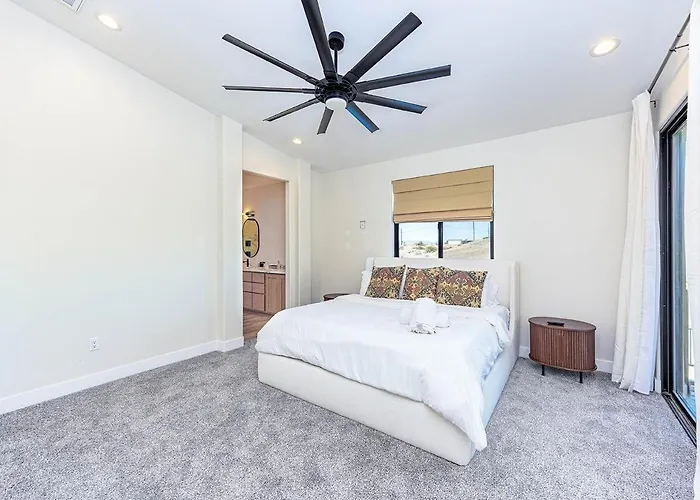 Modern Havasu Escape Luxury Pool And Gourmet Grill With Fire Pit Ferienhaus