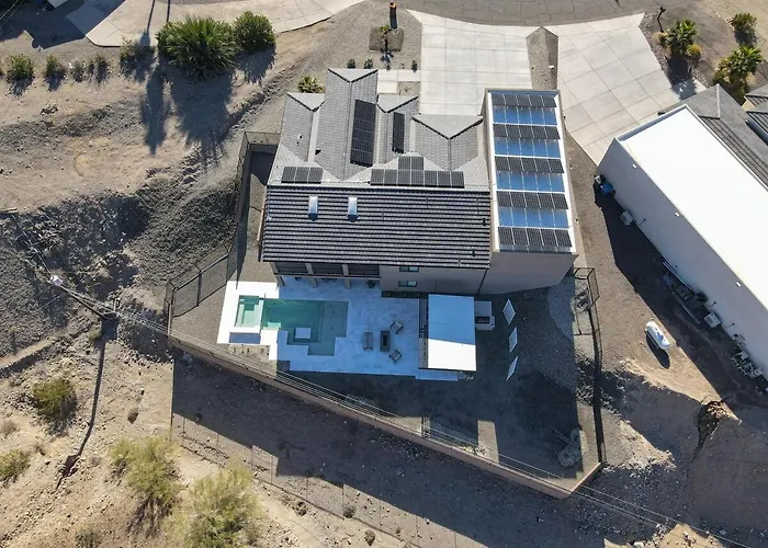Modern Havasu Escape Luxury Pool And Gourmet Grill With Fire Pit *