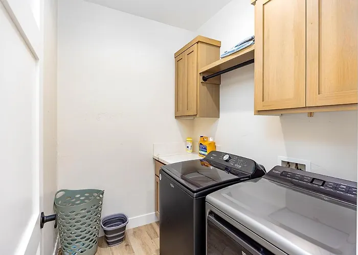 Modern Havasu Escape Luxury Pool And Gourmet Grill With Fire Pit * Lake Havasu City