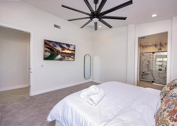 Modern Havasu Escape Luxury Pool And Gourmet Grill With Fire Pit Lake Havasu City