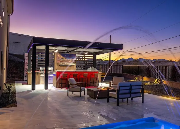 Modern Havasu Escape Luxury Pool And Gourmet Grill With Fire Pit *
