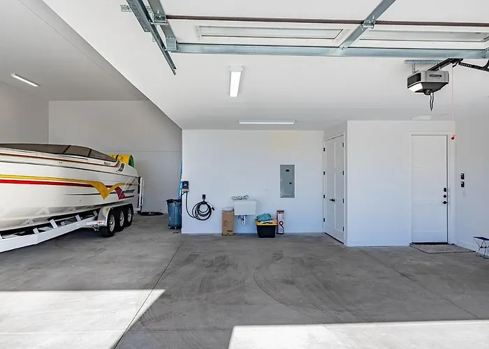 Modern Havasu Escape Luxury Pool And Gourmet Grill With Fire Pit Ferienhaus