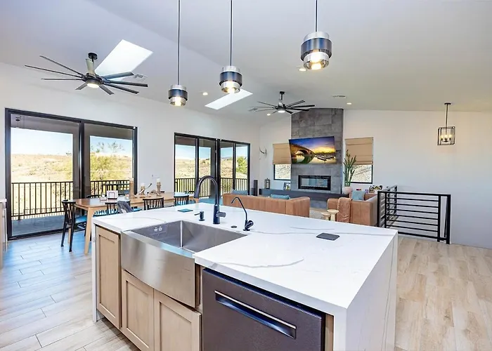 Ferienhaus Modern Havasu Escape Luxury Pool And Gourmet Grill With Fire Pit Lake Havasu City