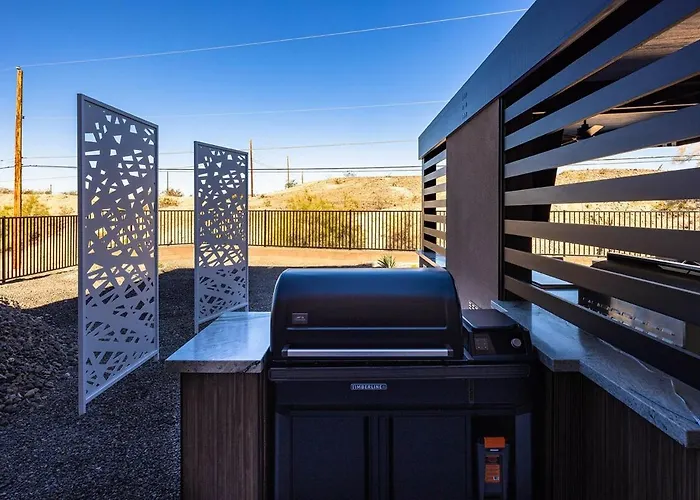 Modern Havasu Escape Luxury Pool And Gourmet Grill With Fire Pit * Lake Havasu City
