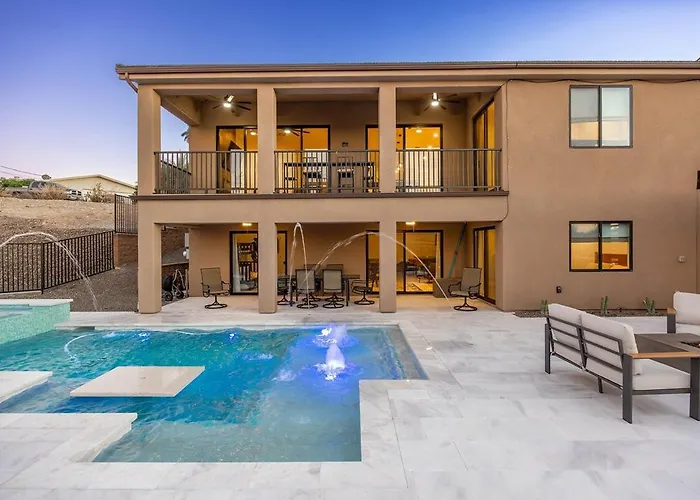 Modern Havasu Escape Luxury Pool And Gourmet Grill With Fire Pit * Lake Havasu City